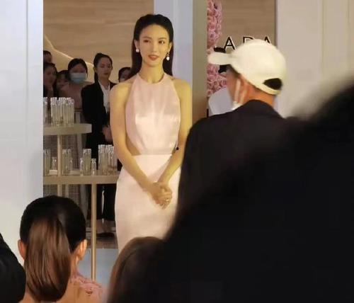 娱乐圈内最新爆料事件,揭秘明星背后惊人真相!  第3张 娱乐圈内最新爆料事件,揭秘明星背后惊人真相!  第3张