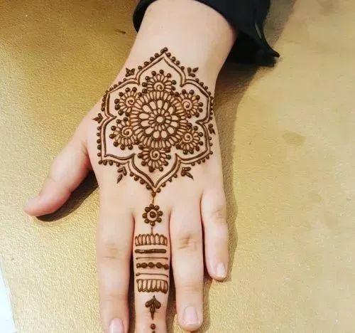 最新吃瓜网红纹身图片,揭秘最新吃瓜网红的个性图案  第3张 最新吃瓜网红纹身图片,揭秘最新吃瓜网红的个性图案  第3张