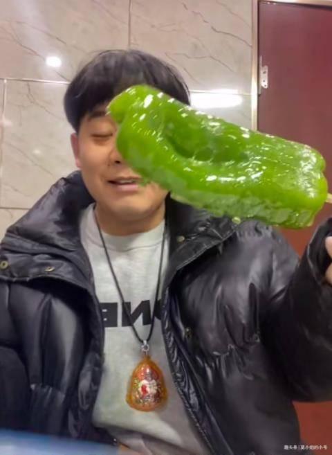 版纳网红吃瓜视频,揭秘热带风情下的美食诱惑  第3张 版纳网红吃瓜视频,揭秘热带风情下的美食诱惑  第3张